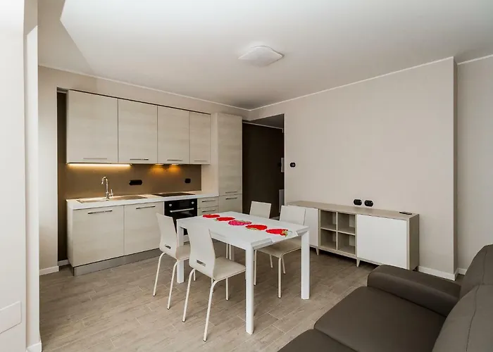 Lake Como Apartments